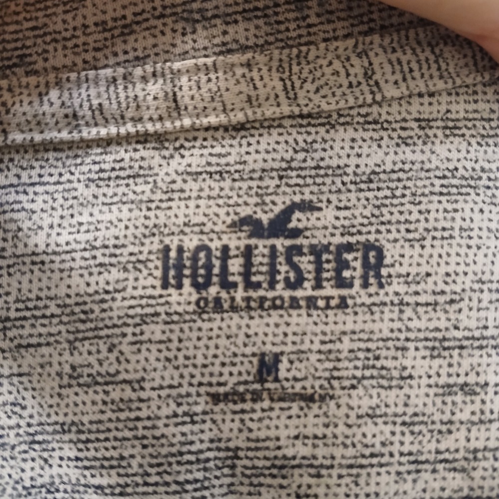 Hollister T Shirt Men's Small California Logo Gray with Navy & Red Letters EUC - Picture 8 of 9